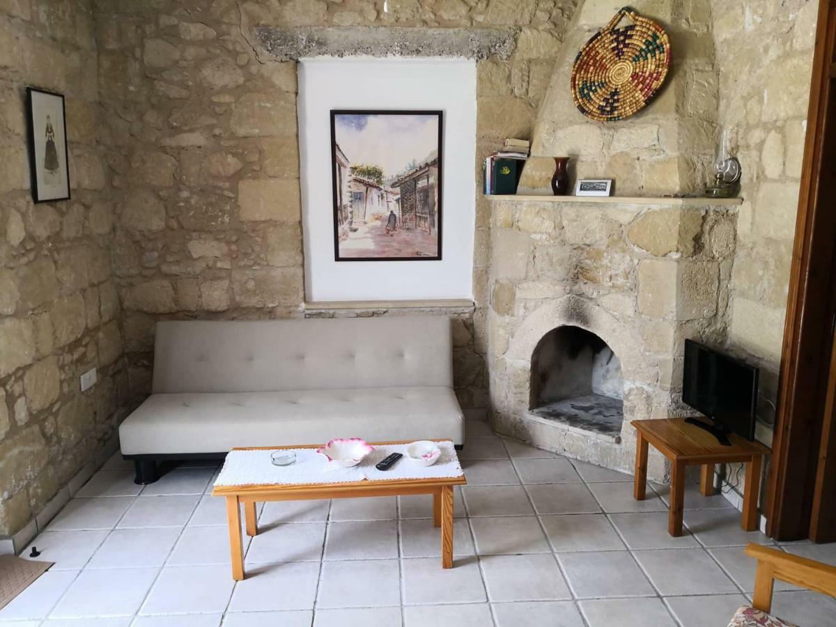 Spanos House Appartement