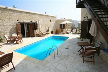 Country house Leonidas Village Goudhi