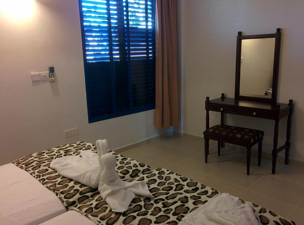 Zoe's Court Aparthotel