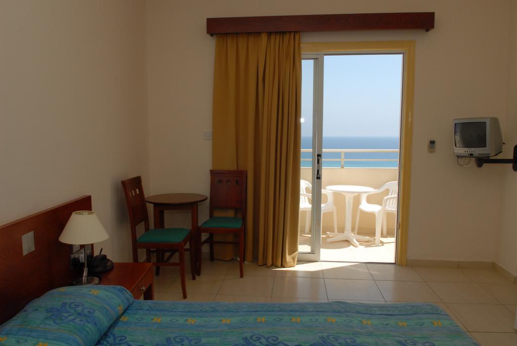 Hotel Iris Protaras