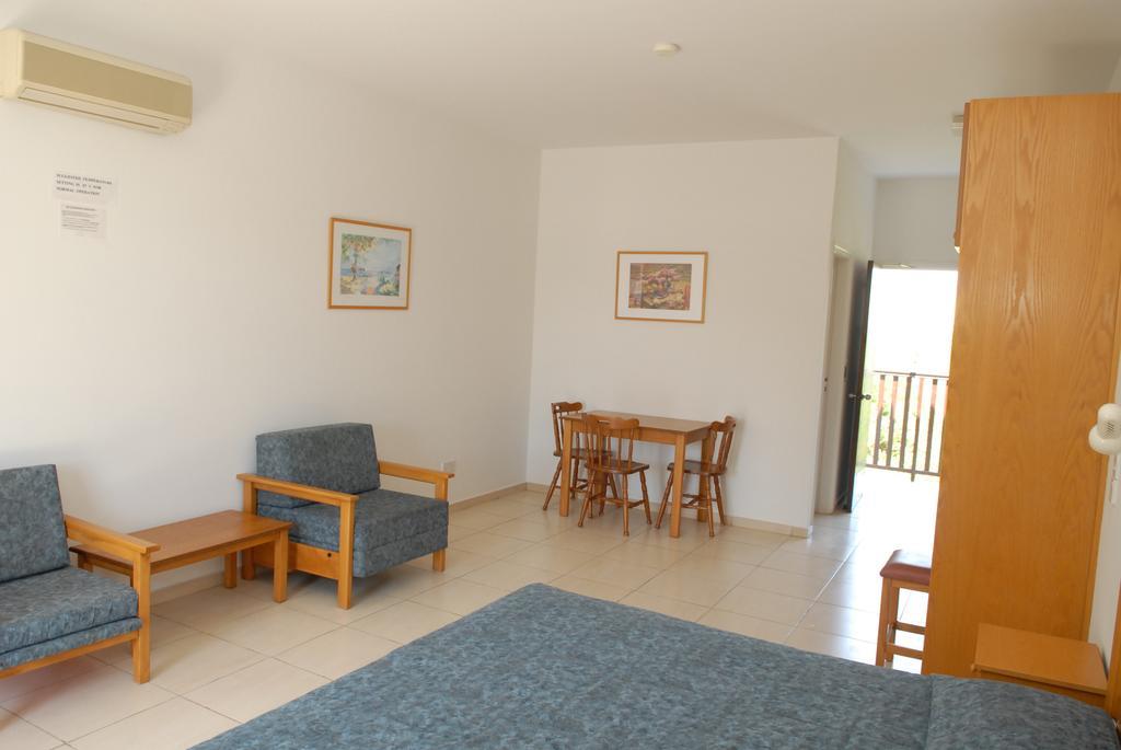 Aparthotel Maistros 2*