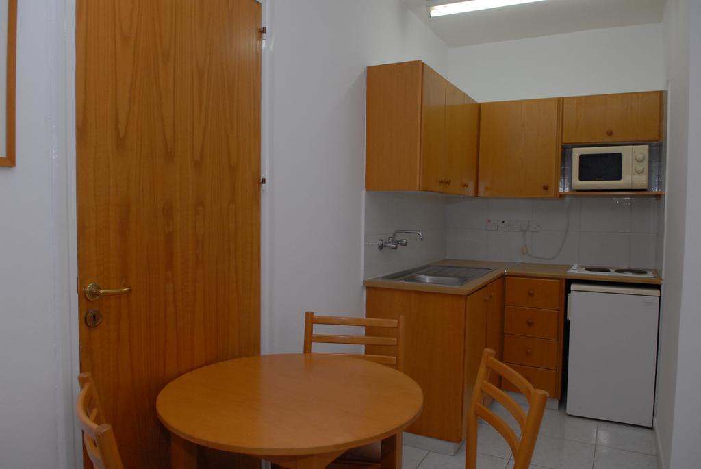 Aparthotel Maistros 2*