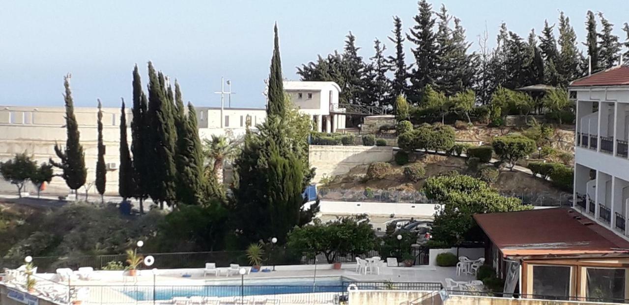 Chariandry Court