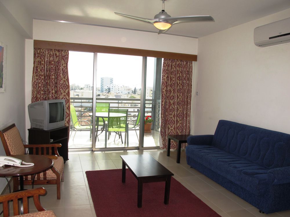 Aparthotel Eleonora Larnaca