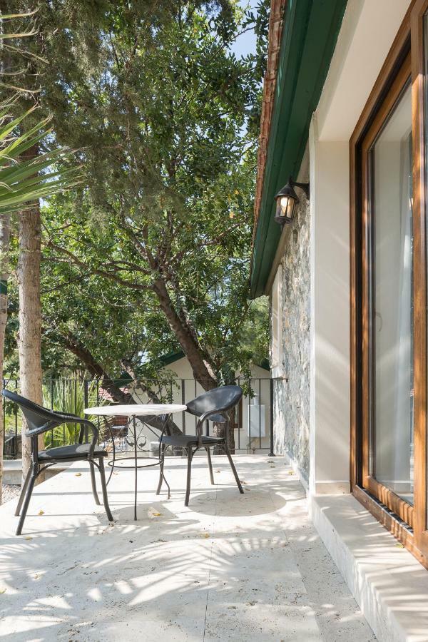 Gillham Vineyard Hotel