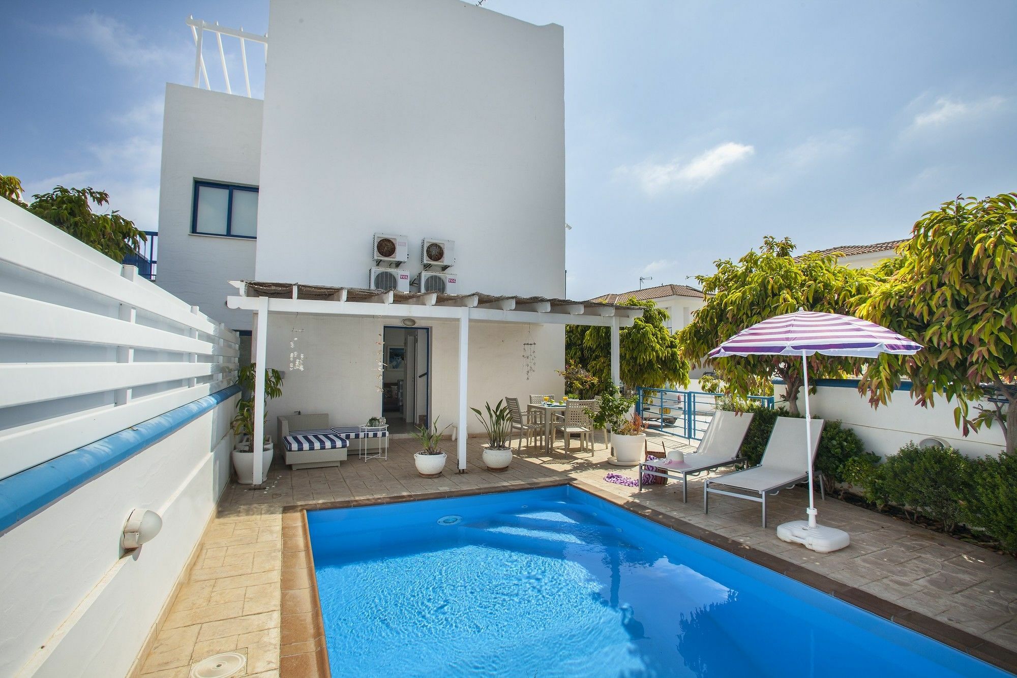 Nicol 31 Villa Pernera