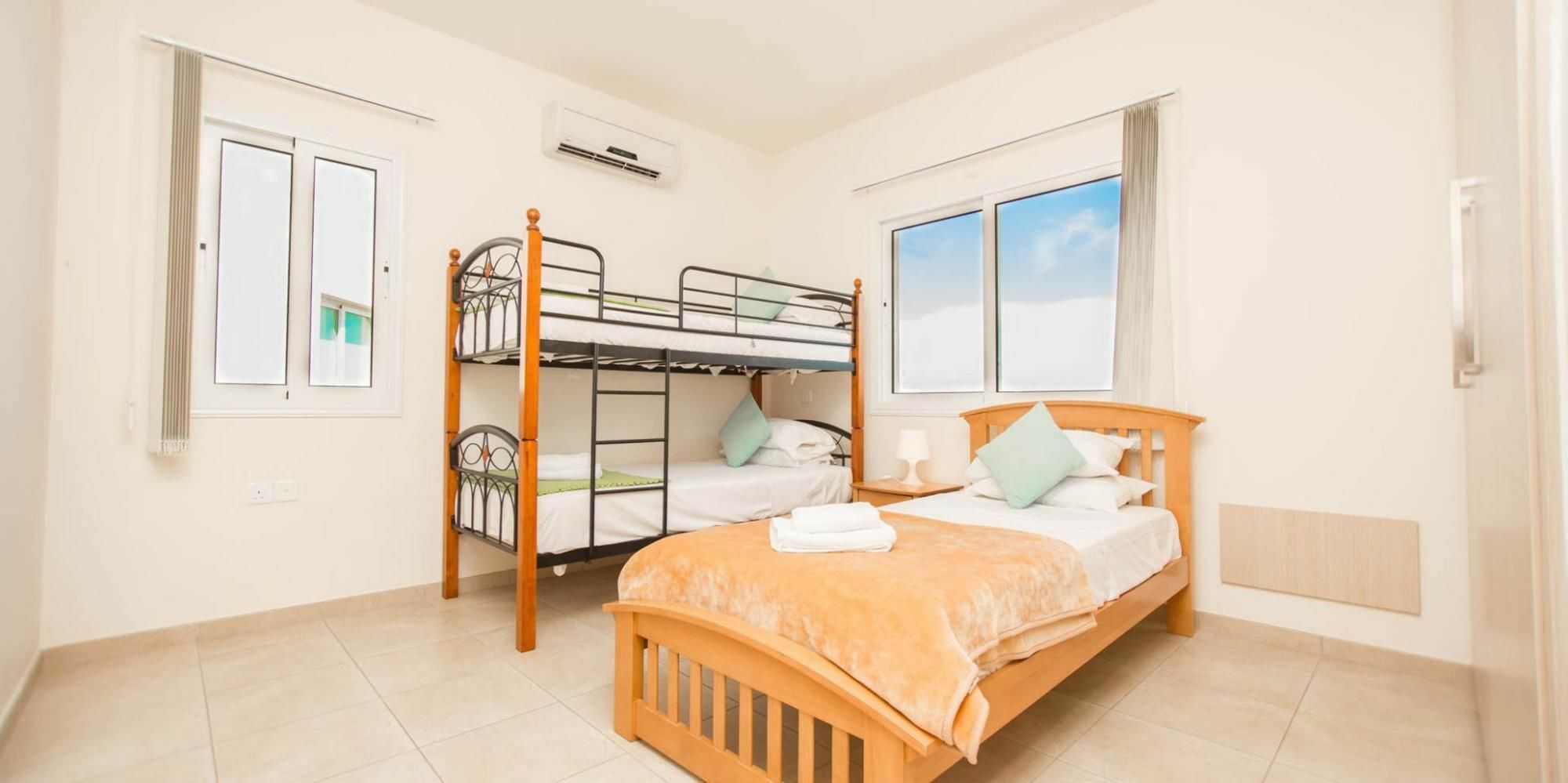 Oceanview Luxury 175 Apartment Pernera