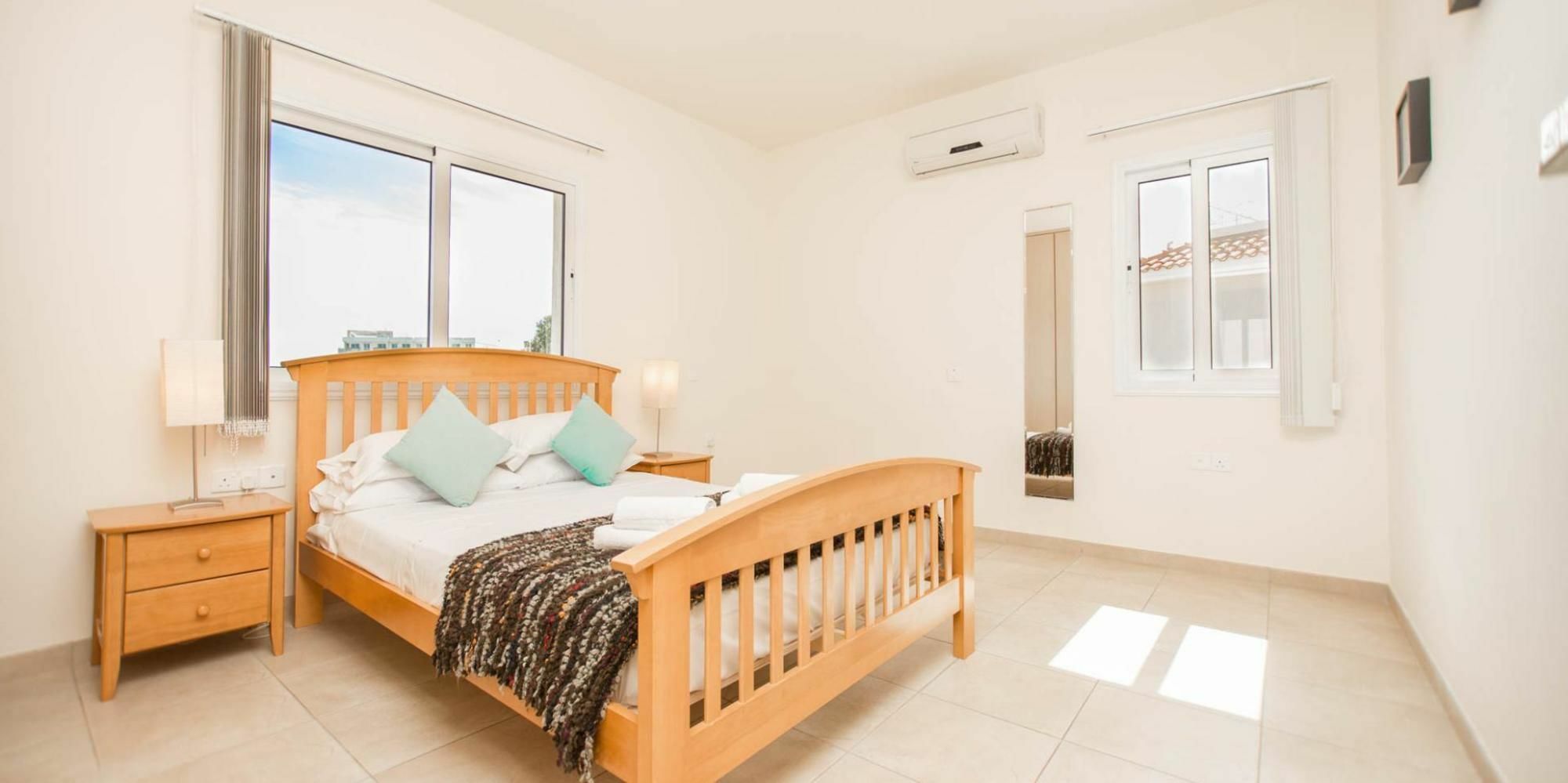 Oceanview Luxury 175 Pernera