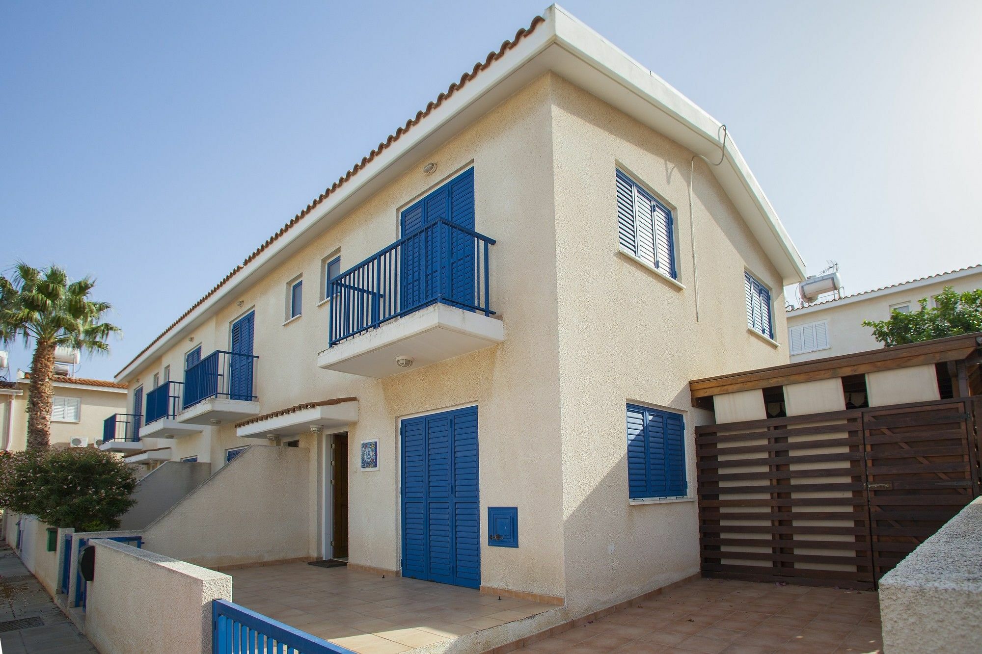 Antia * Paralimni