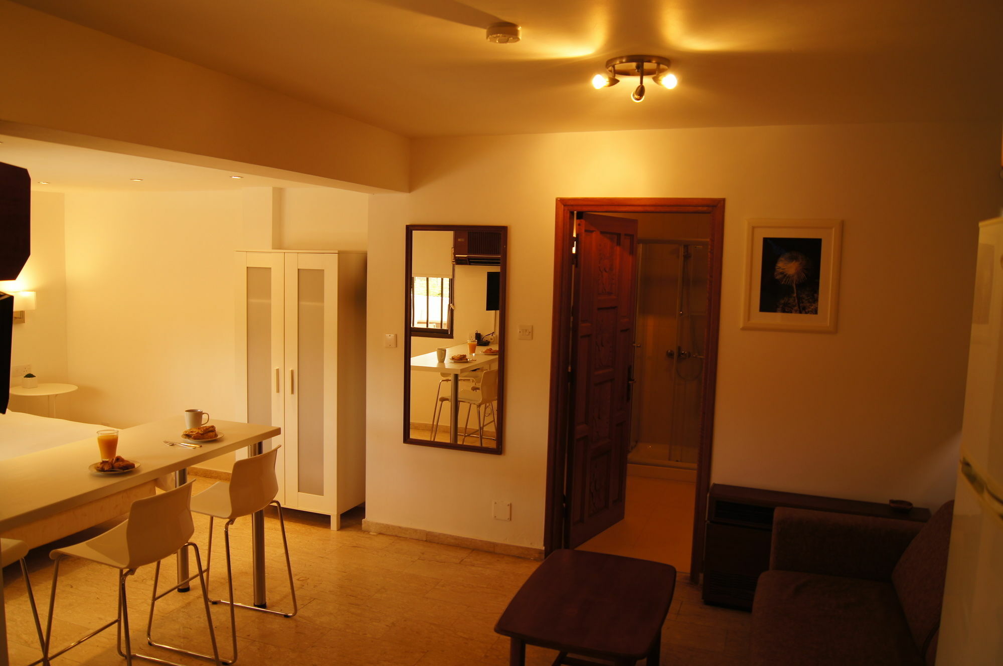 Silver Apartment