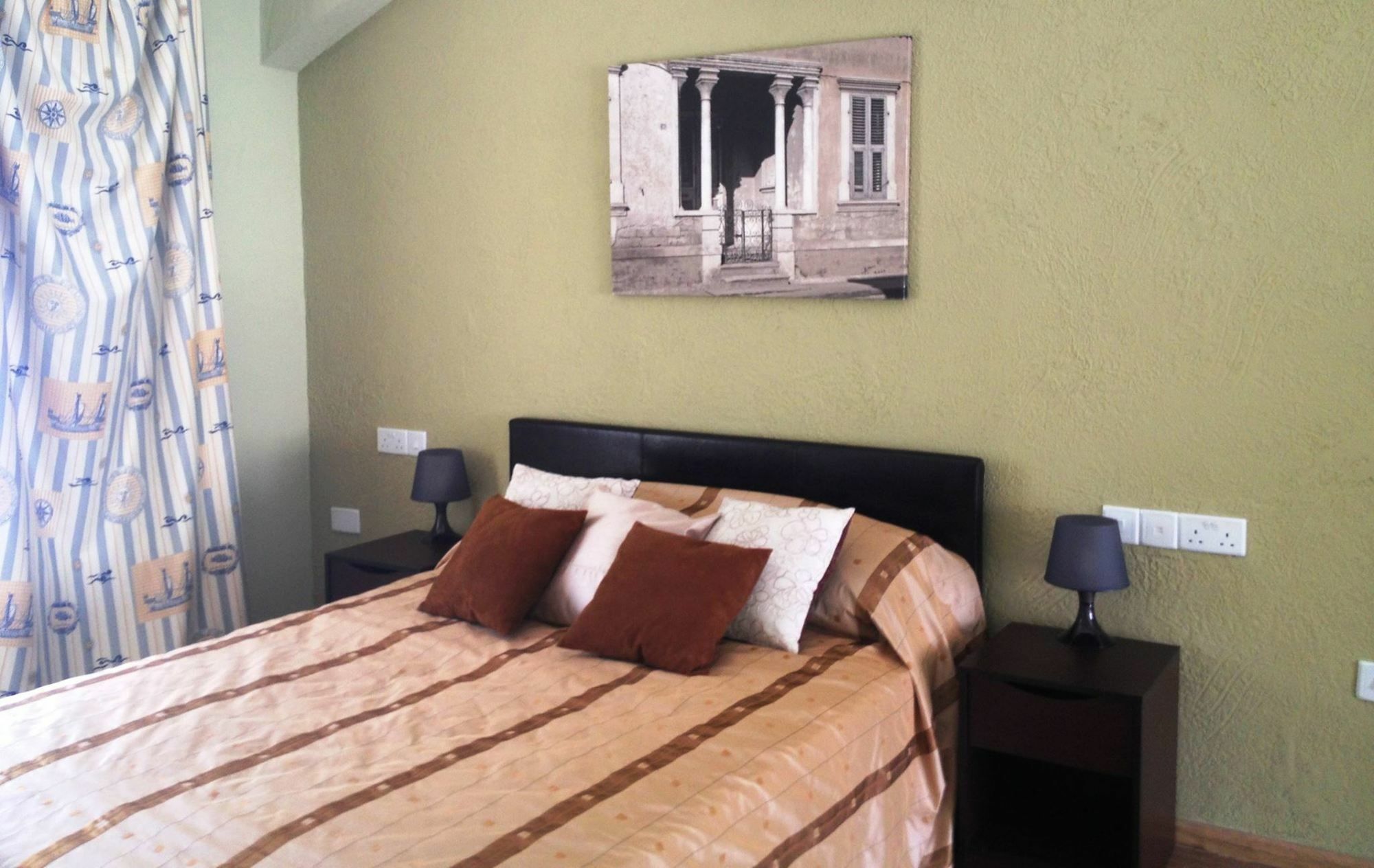 Sunrise Arches Apartments Apartment *