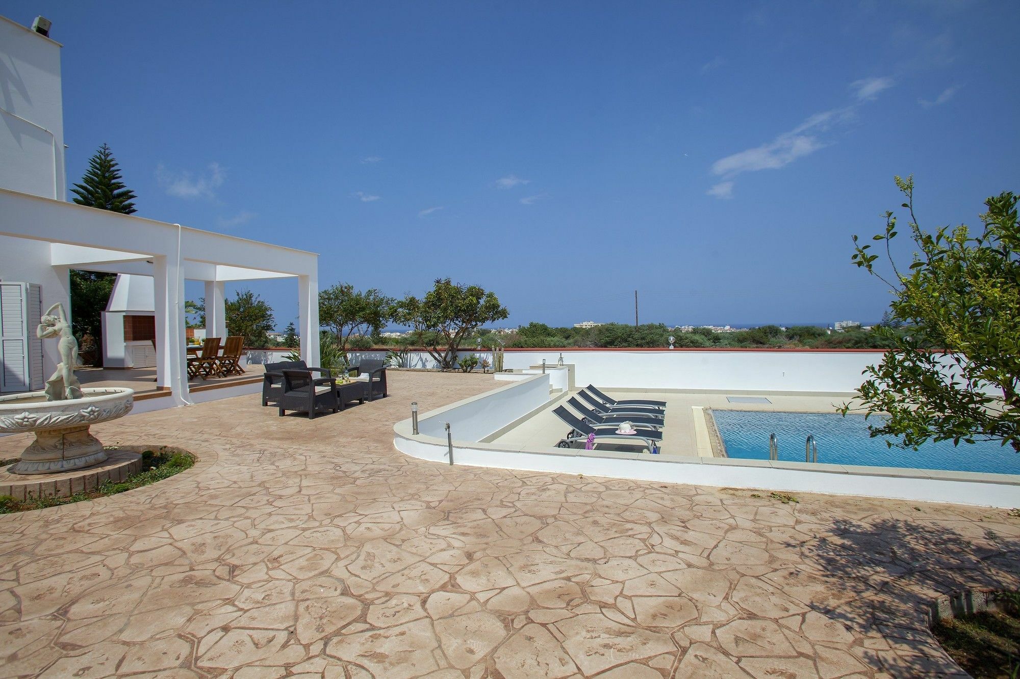 Villa Views Pram1 *