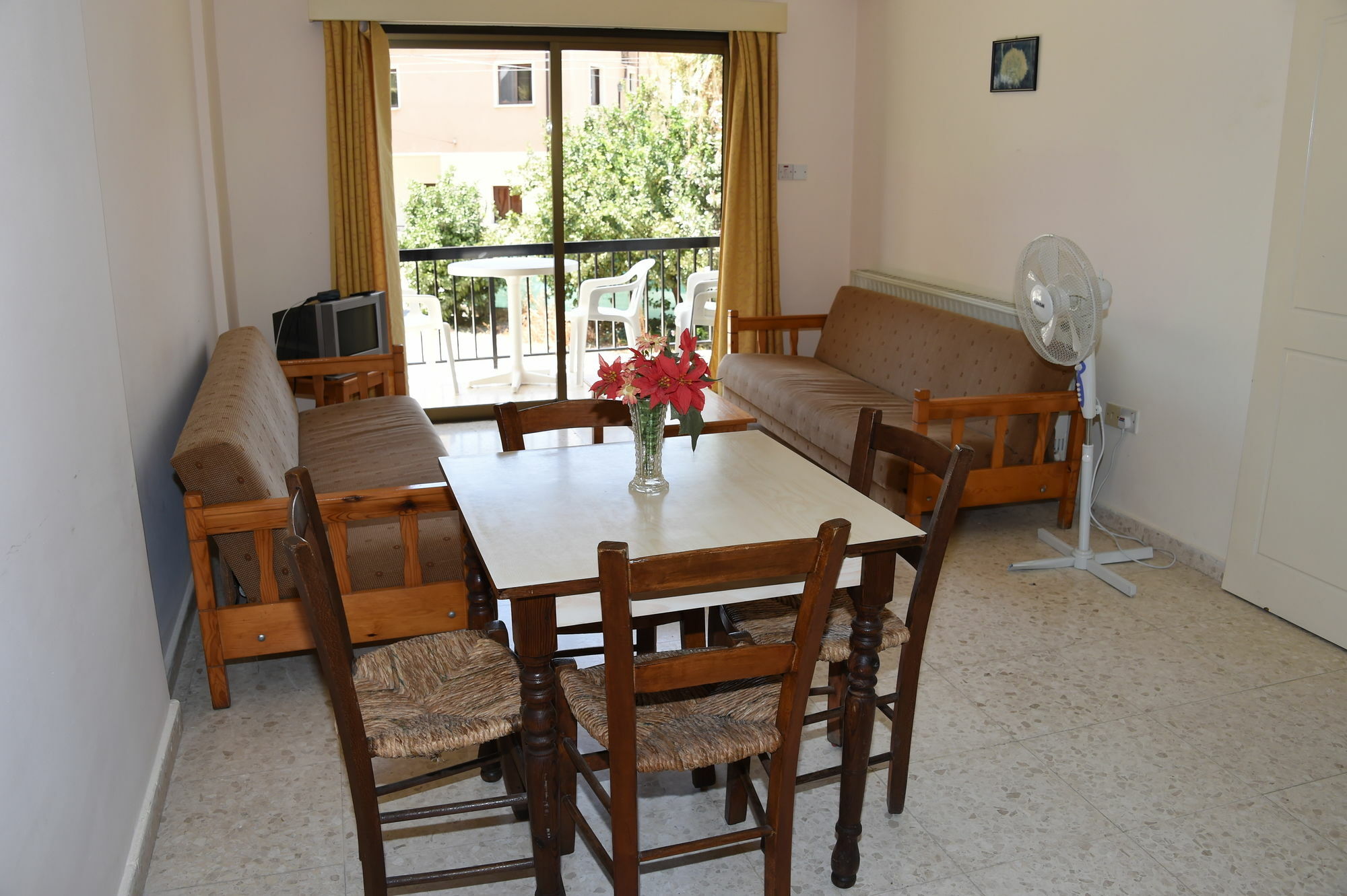 Aparthotel Odysseas & Eleni 2*