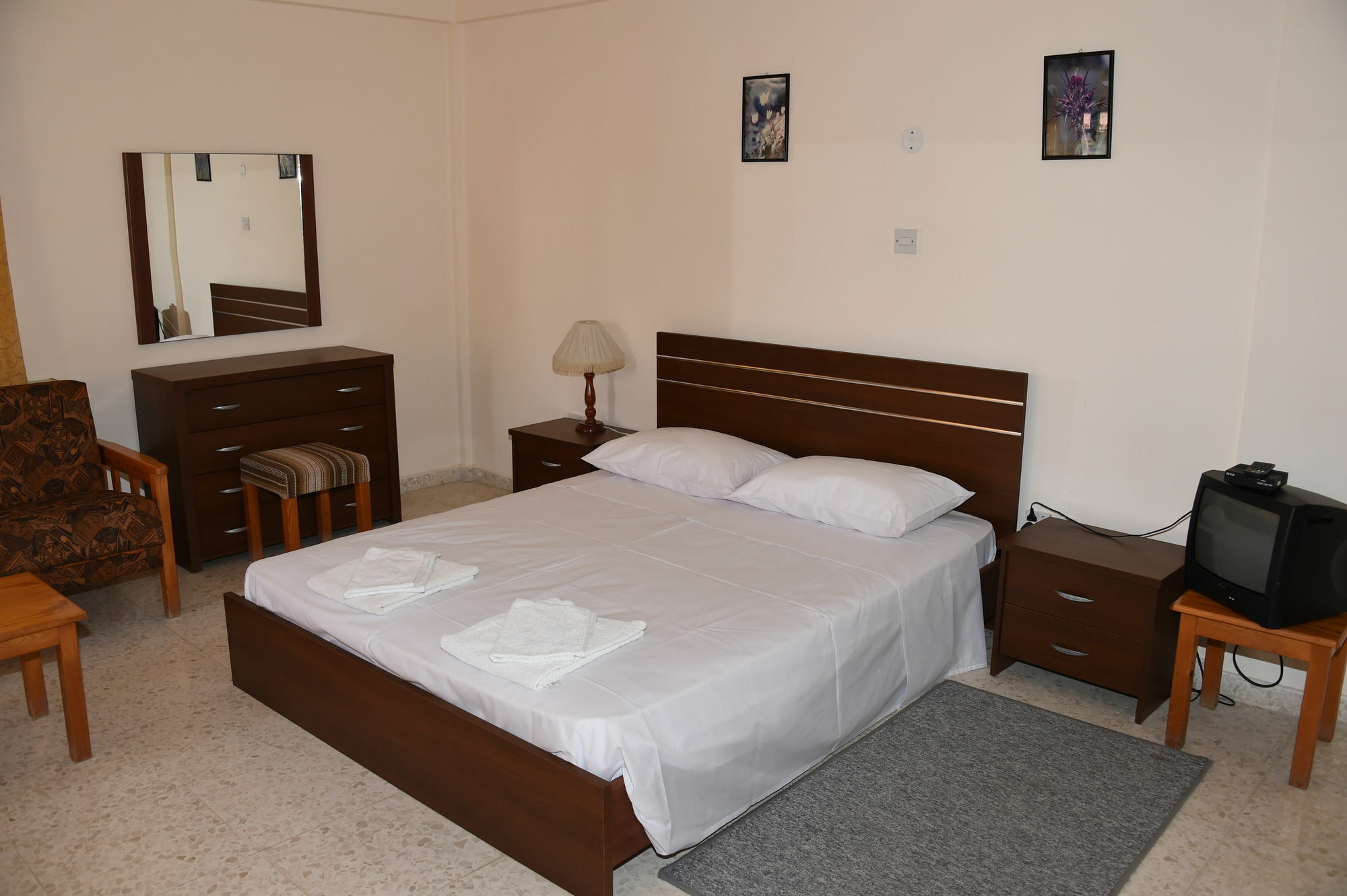 Odysseas & Eleni Aparthotel 2*