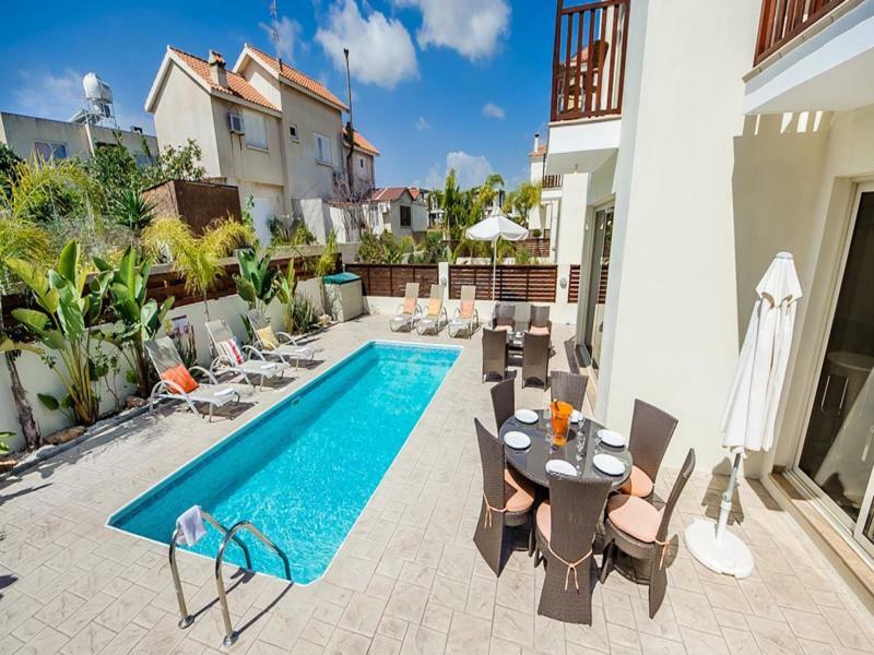 Oceanview Luxury 018 *