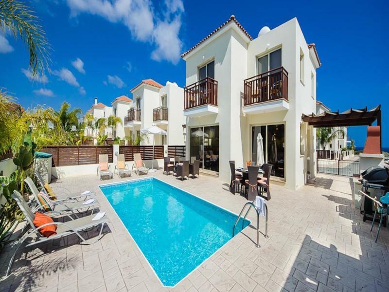Oceanview Luxury 018 *