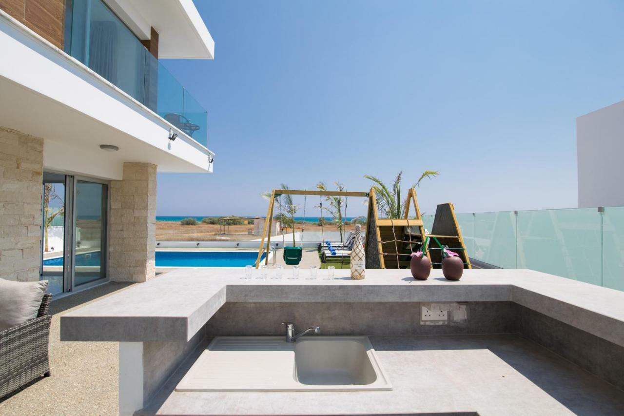 Lynn Boutique Beachfront Holiday home *