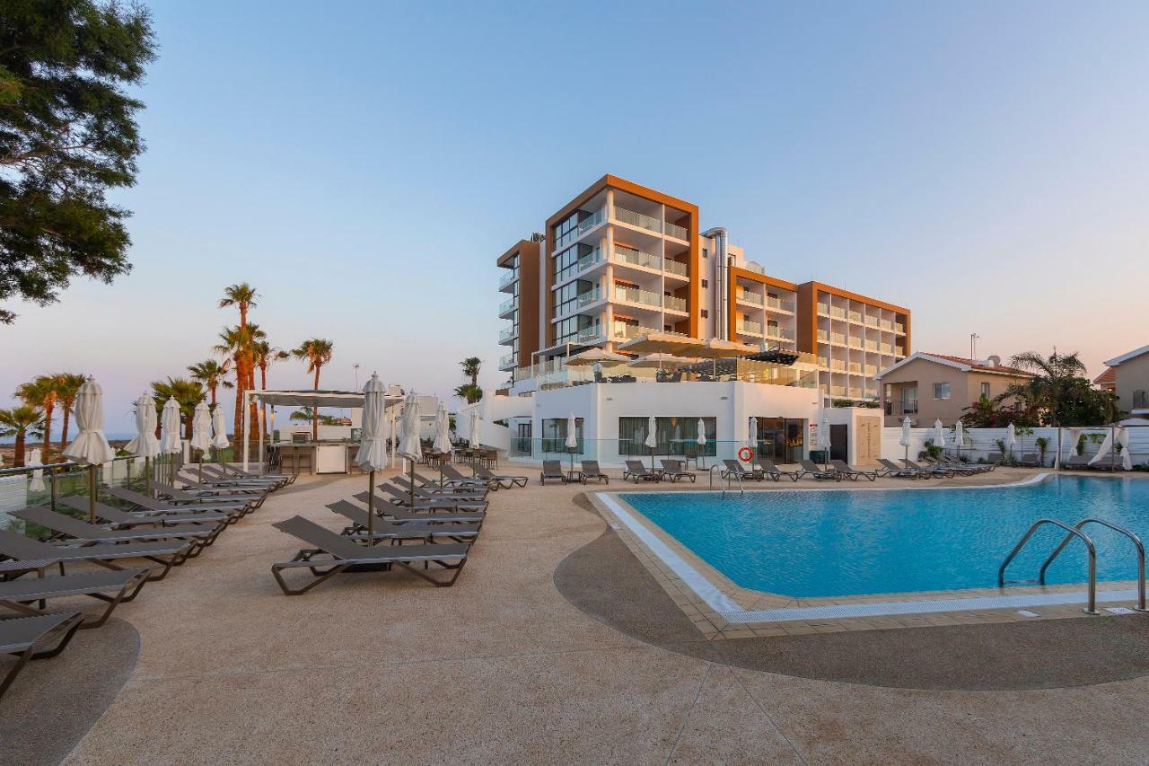 Leonardo Crystal Cove & - Adults Only Hotel