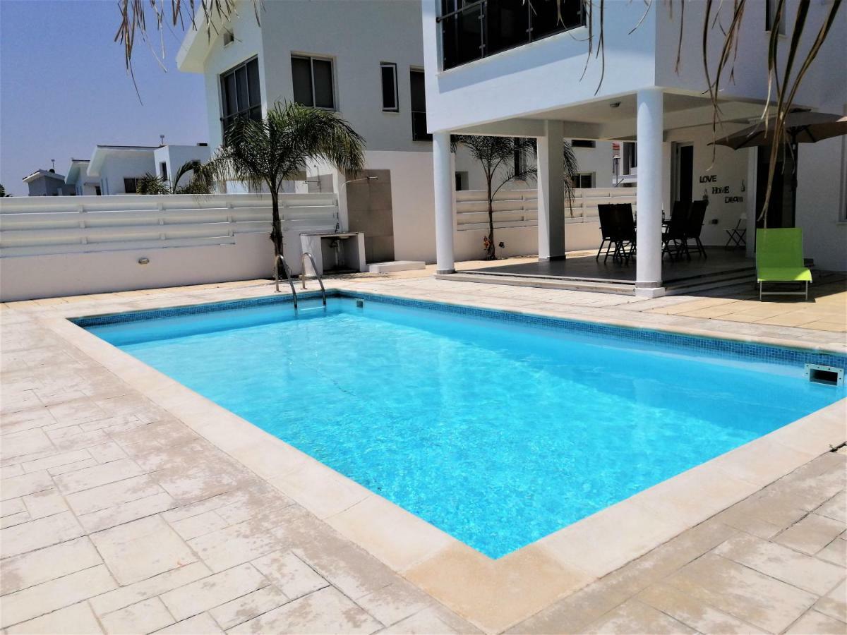 Colonial Beach Villa 16 & 15 Villa Perivolia