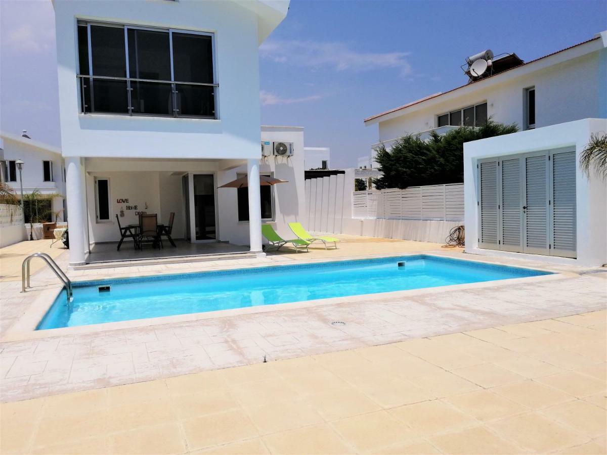 Colonial Beach Villa 16 & 15