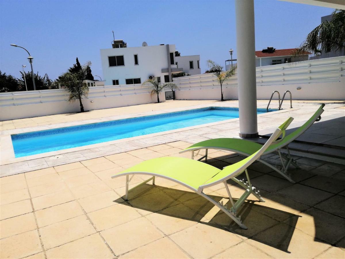 Colonial Beach Villa 16 & 15