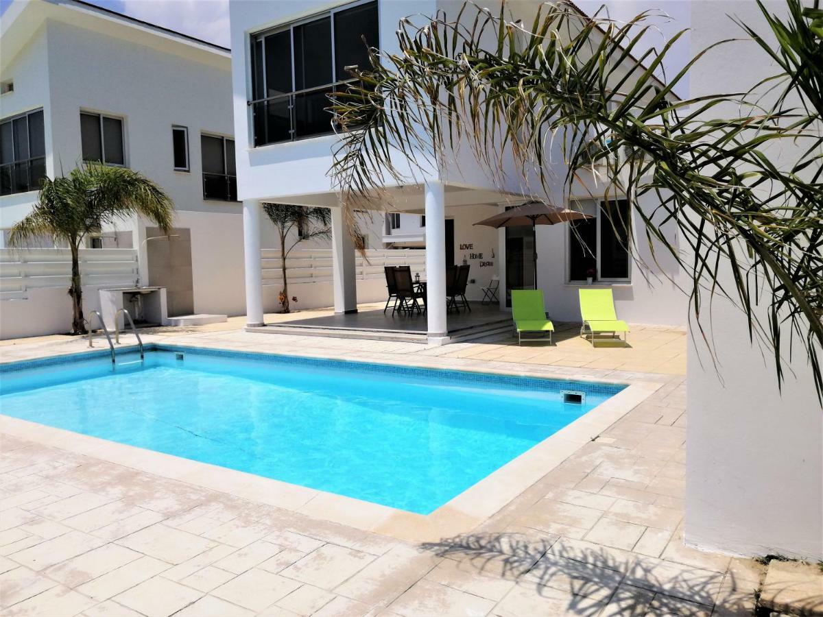 Villa Colonial Beach Villa 16 & 15