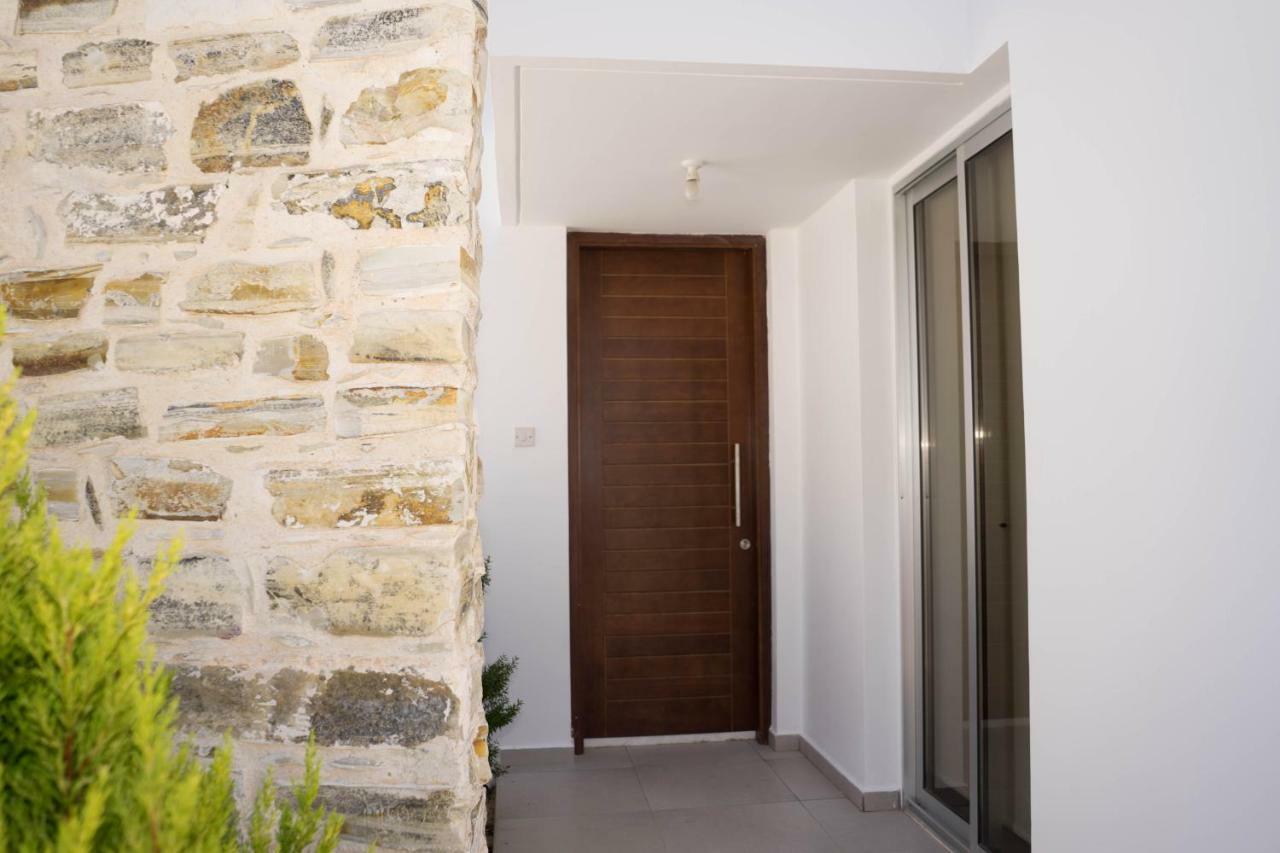 Colonial Beach Villa 16 & 15 * Perivolia