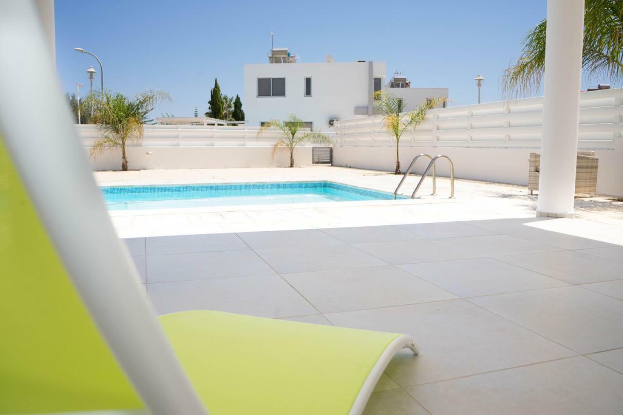 Villa Colonial Beach Villa 16 & 15 Perivolia