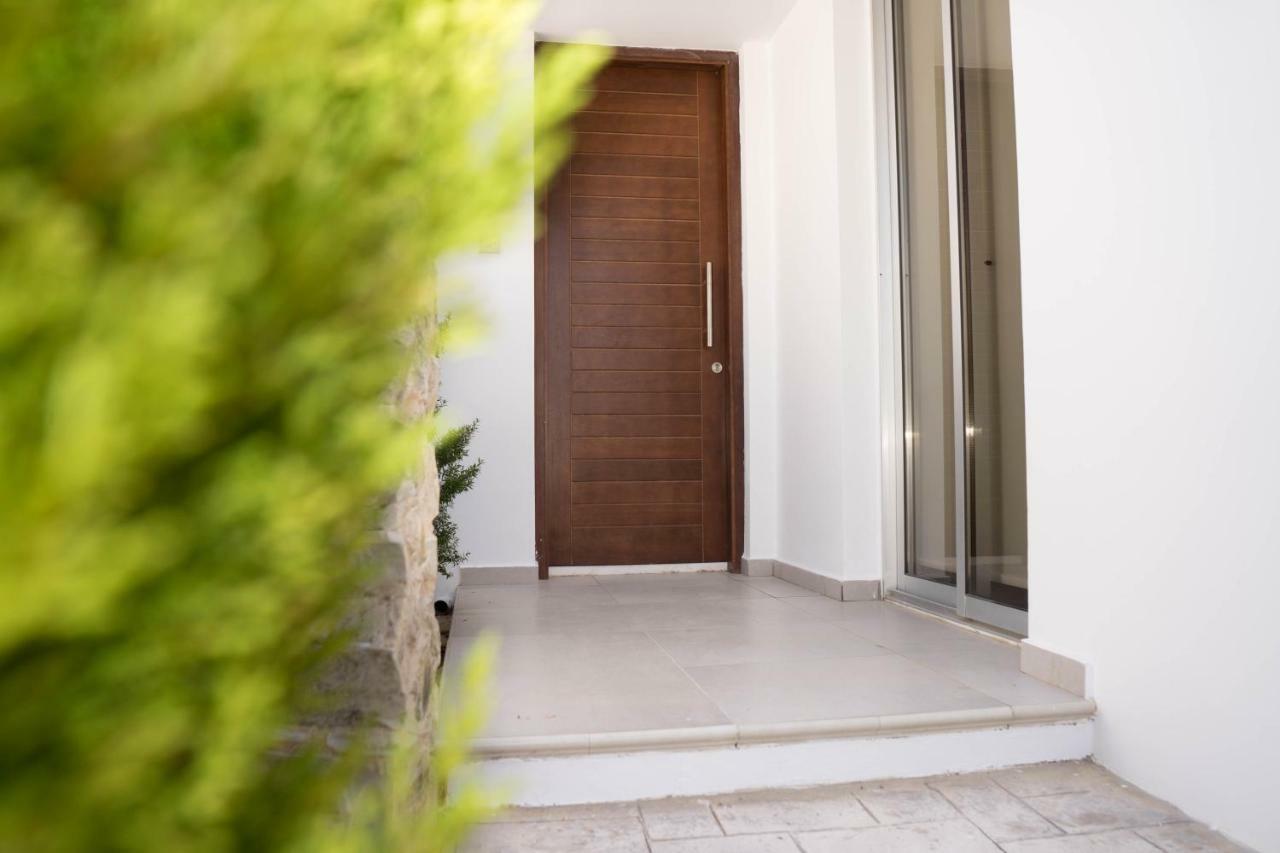 Villa Colonial Beach Villa 16 & 15 Perivolia