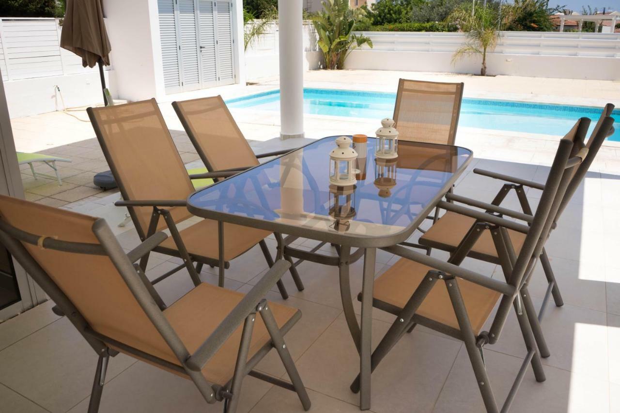 Colonial Beach Villa 16 & 15 Perivolia