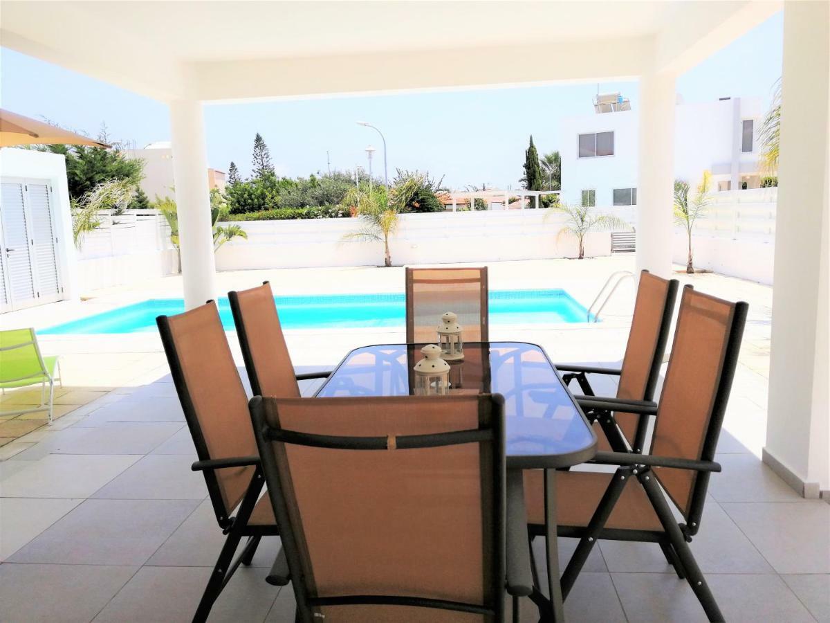Villa Colonial Beach Villa 16 & 15 *