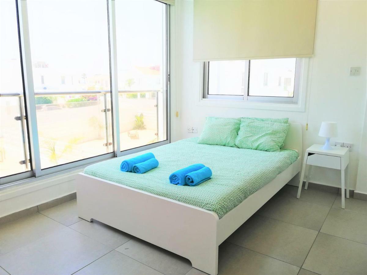 Colonial Beach Villa 16 & 15 *