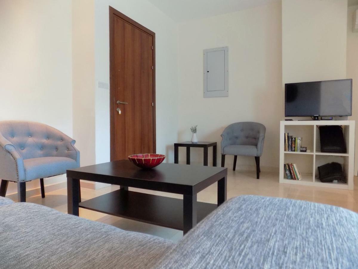 Apartment 2b Seafront Boutique Finikoudes Beach Larnaca