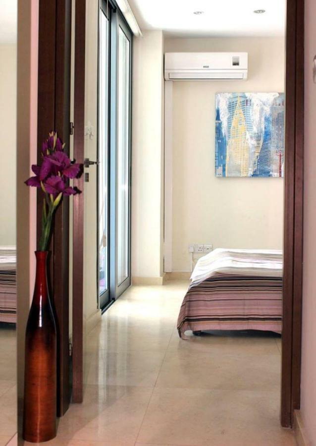 Apartment 2b Seafront Boutique Finikoudes Beach