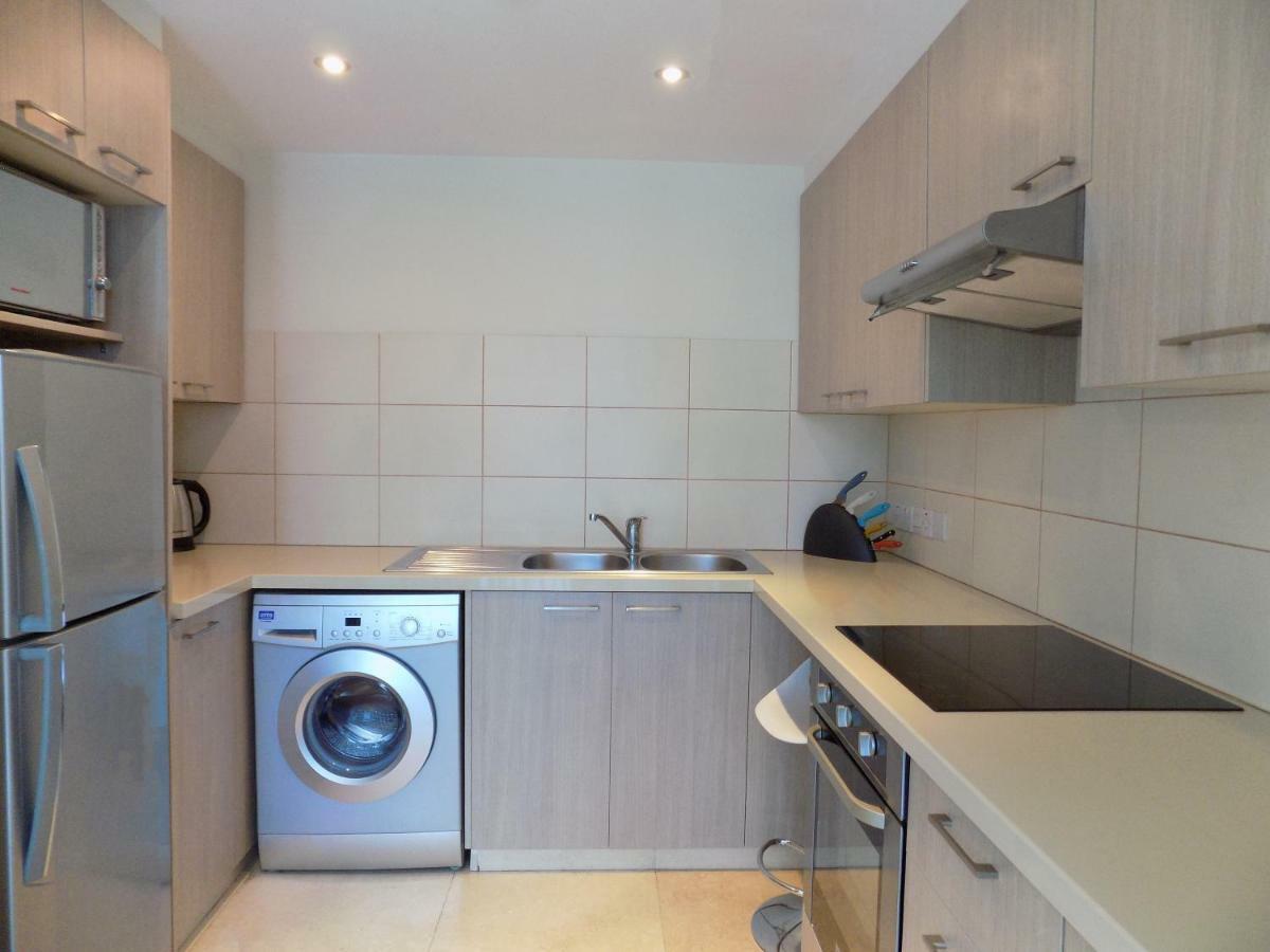 2b Seafront Boutique Finikoudes Beach Apartment *