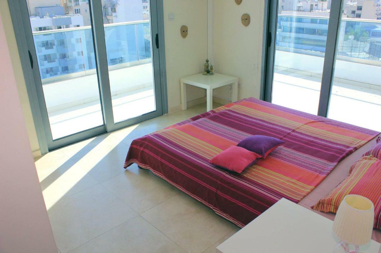 2b Seafront Boutique Finikoudes Beach Apartment *