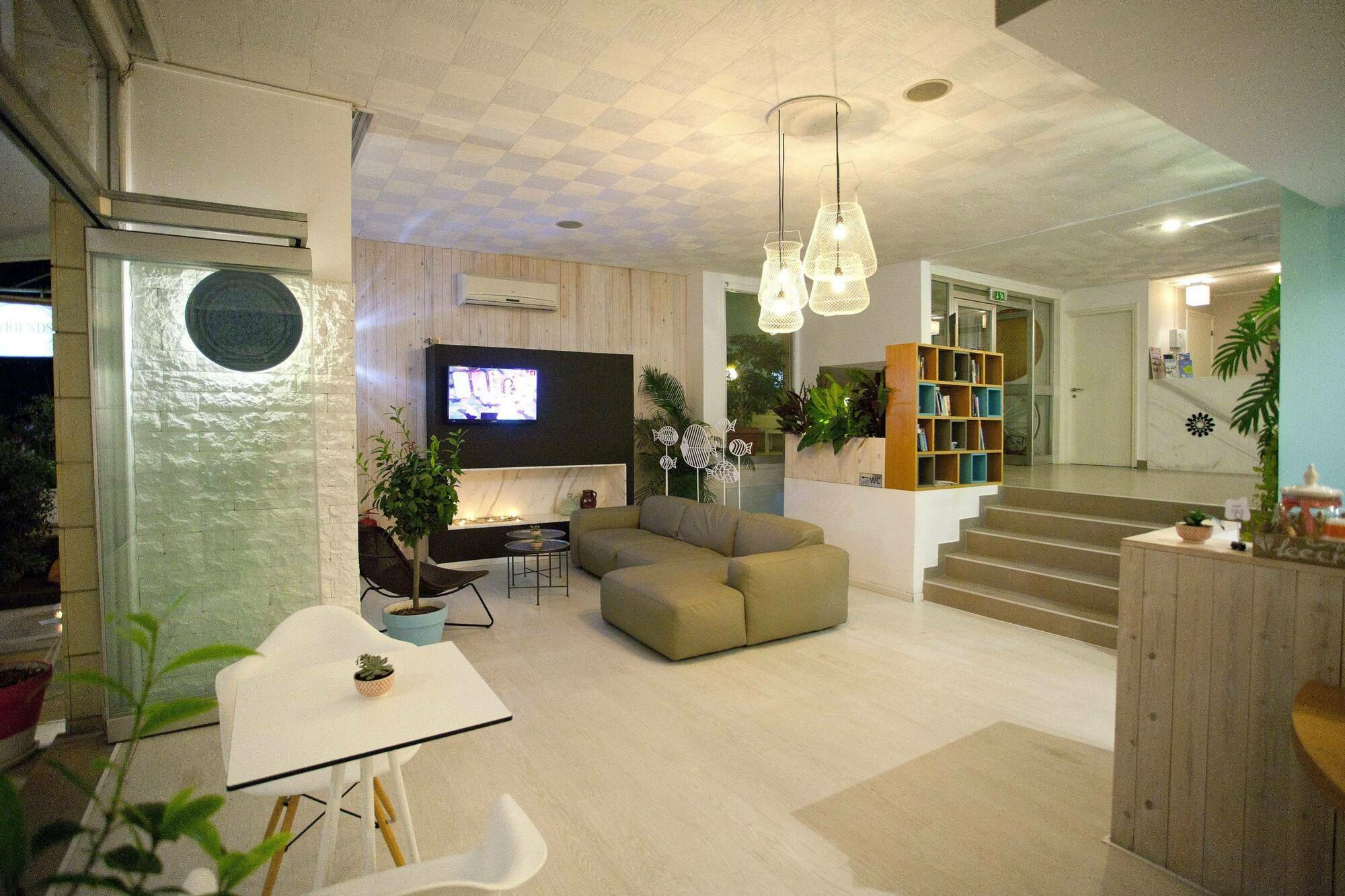 Costantiana Aparthotel Lárnaca