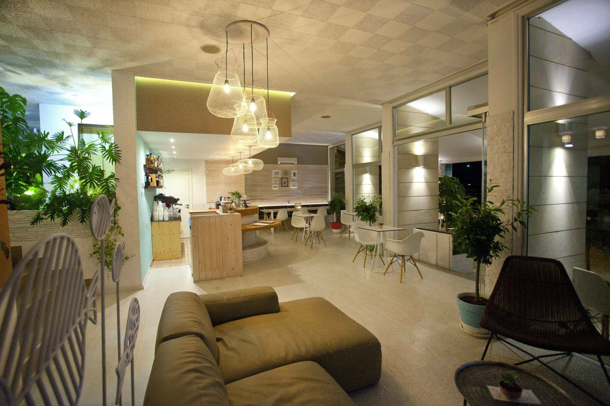 Costantiana Aparthotel Lárnaca