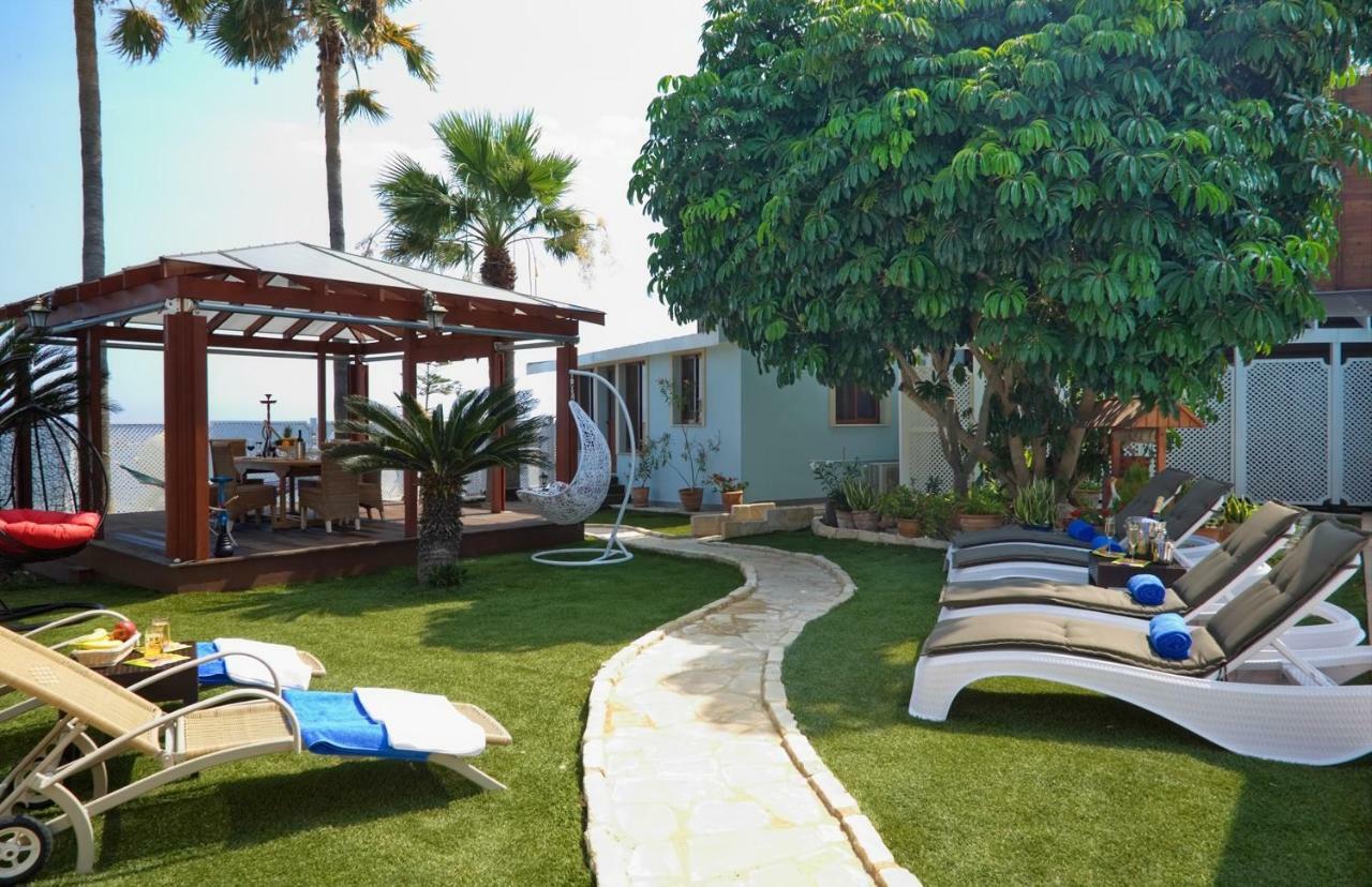 Beachfront Villa *