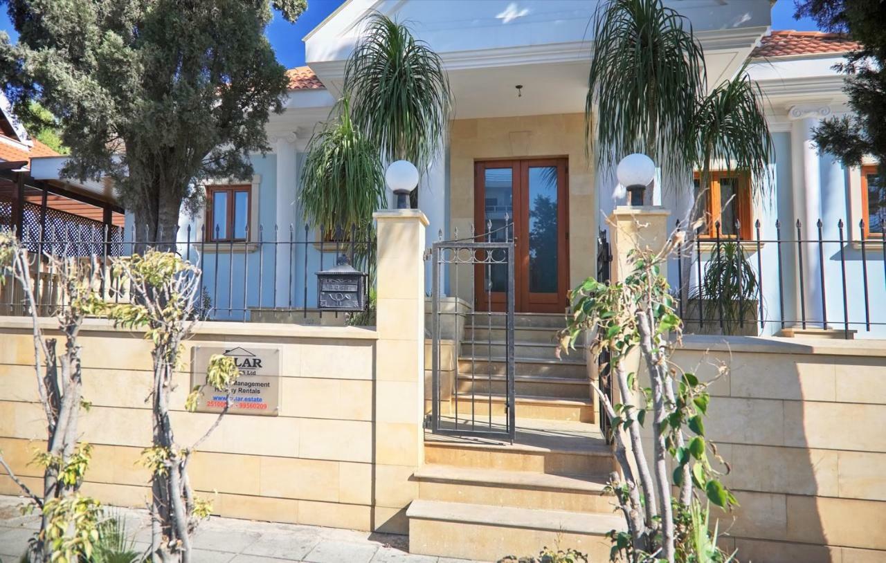 Beachfront Villa *