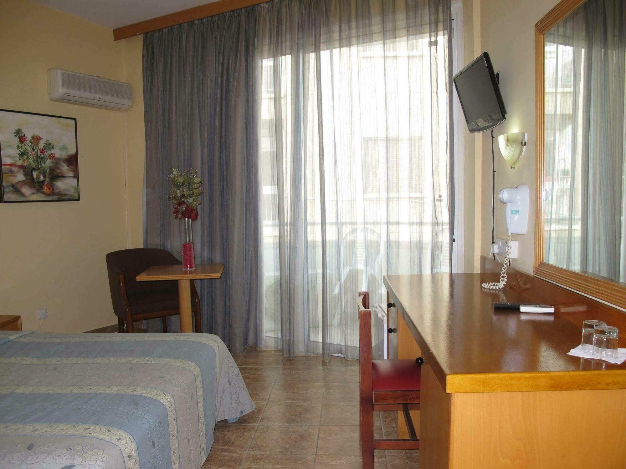 Flamingo 3* Larnaca