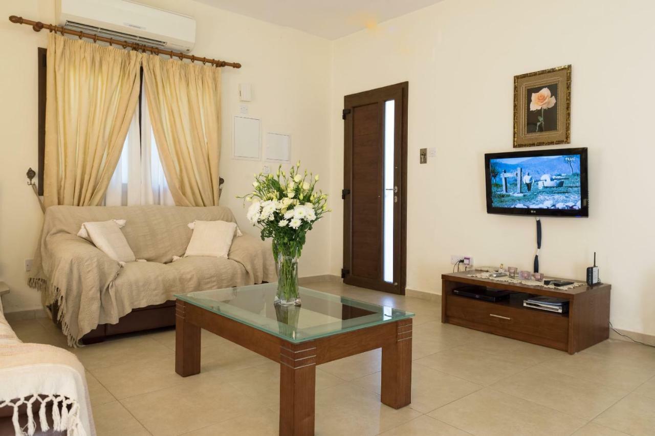 Villa Tsikkos Tria *