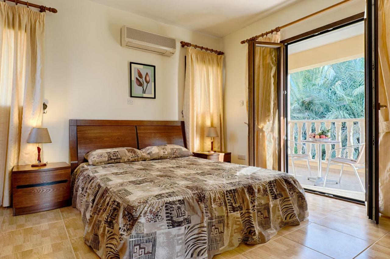Tsikkos Tria Villa *
