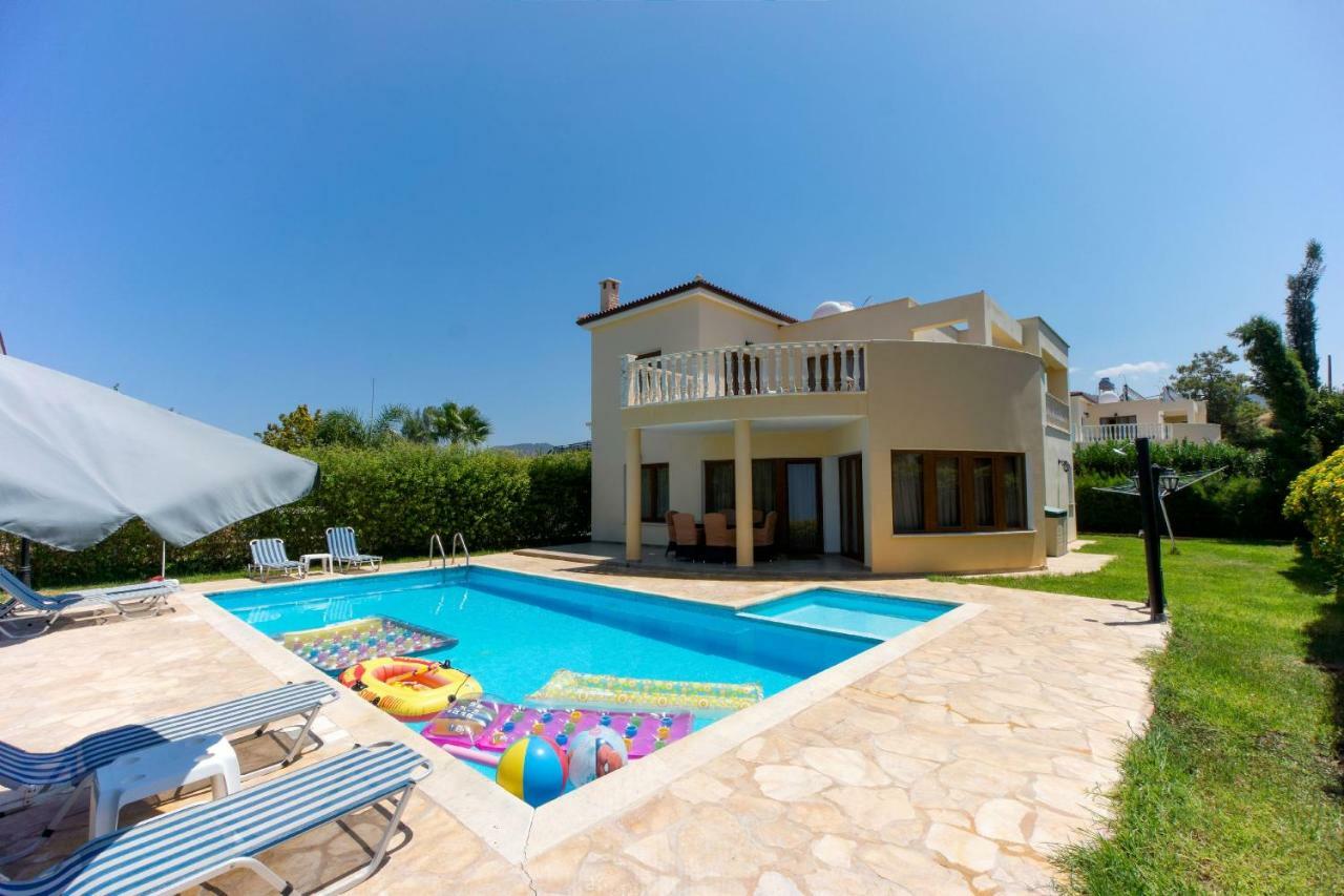 Tsikkos Tria Villa Polis