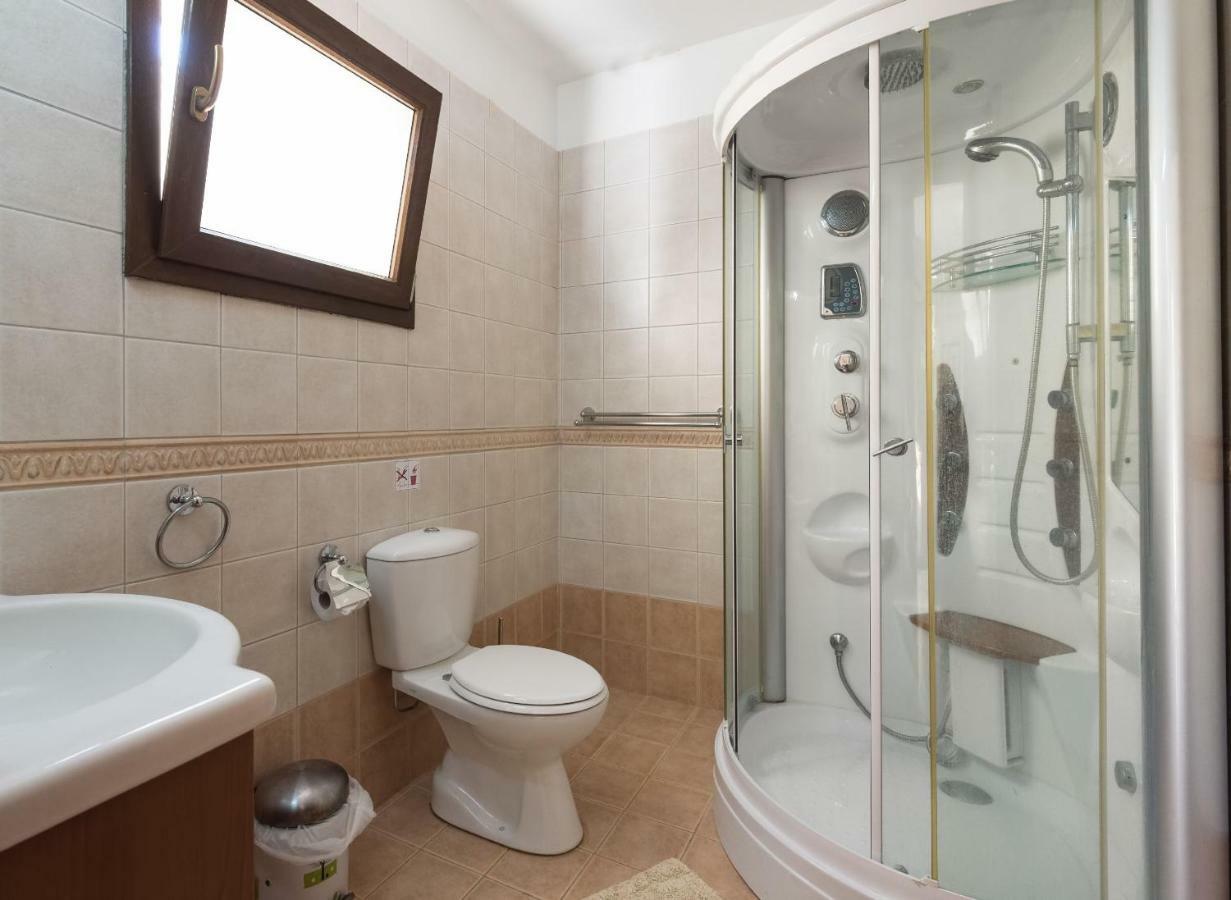 Villa Tsikkos Tria *