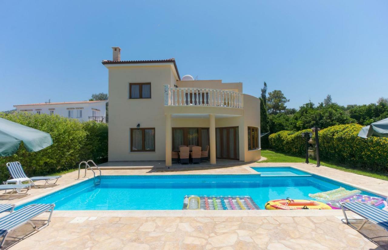 Tsikkos Tria Villa Polis
