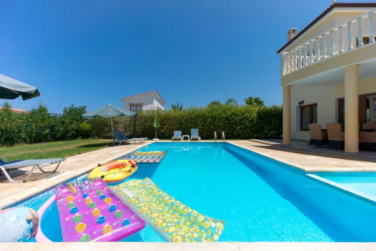 Villa Tsikkos Tria *