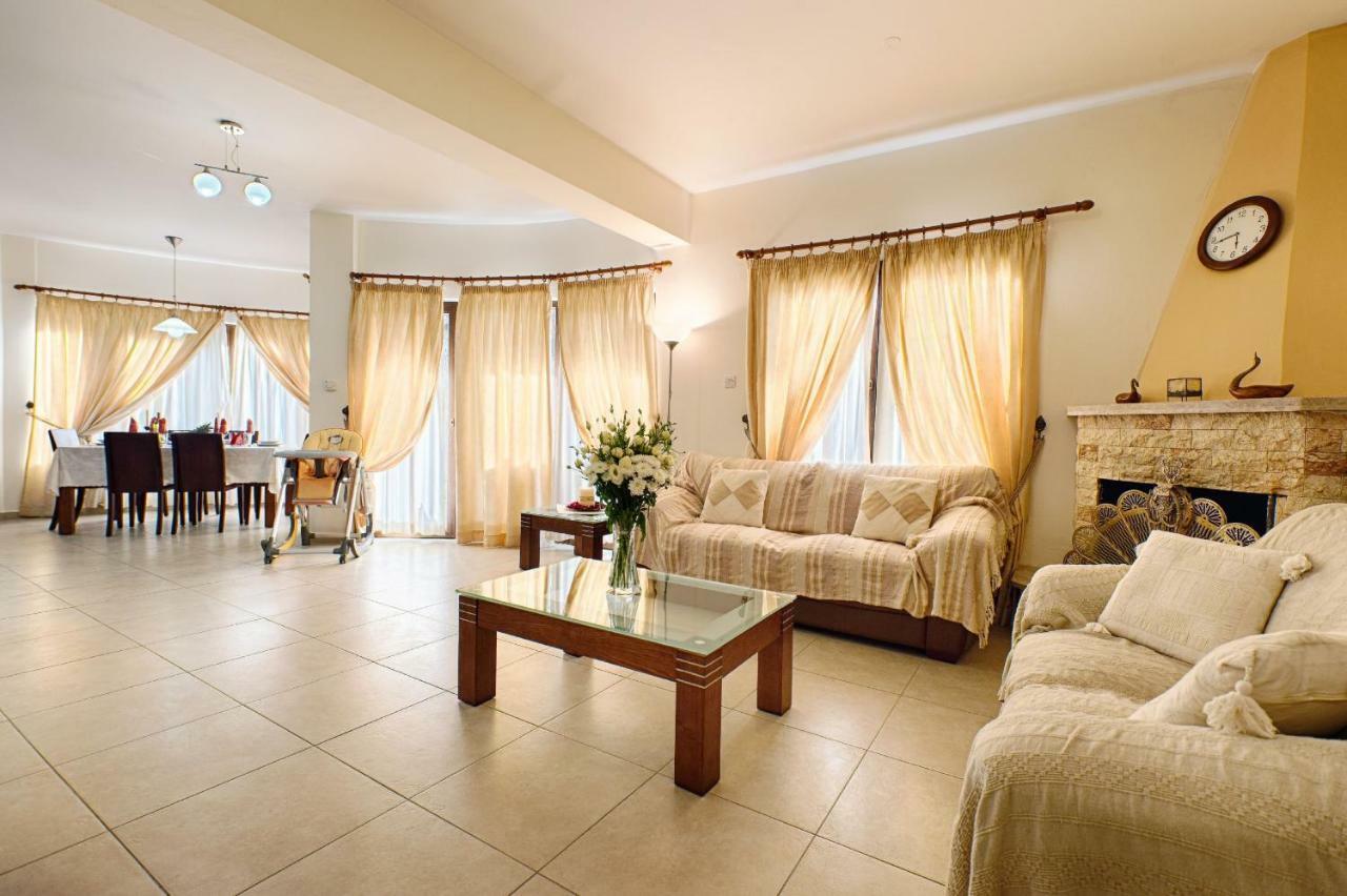 Villa Tsikkos Tria *