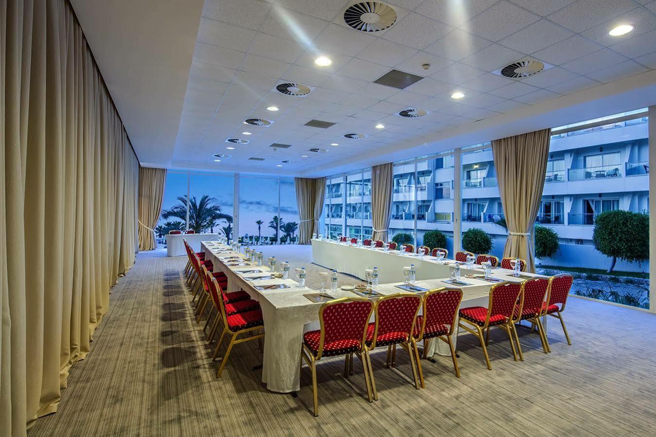Hotel Acapulco Convention 5*