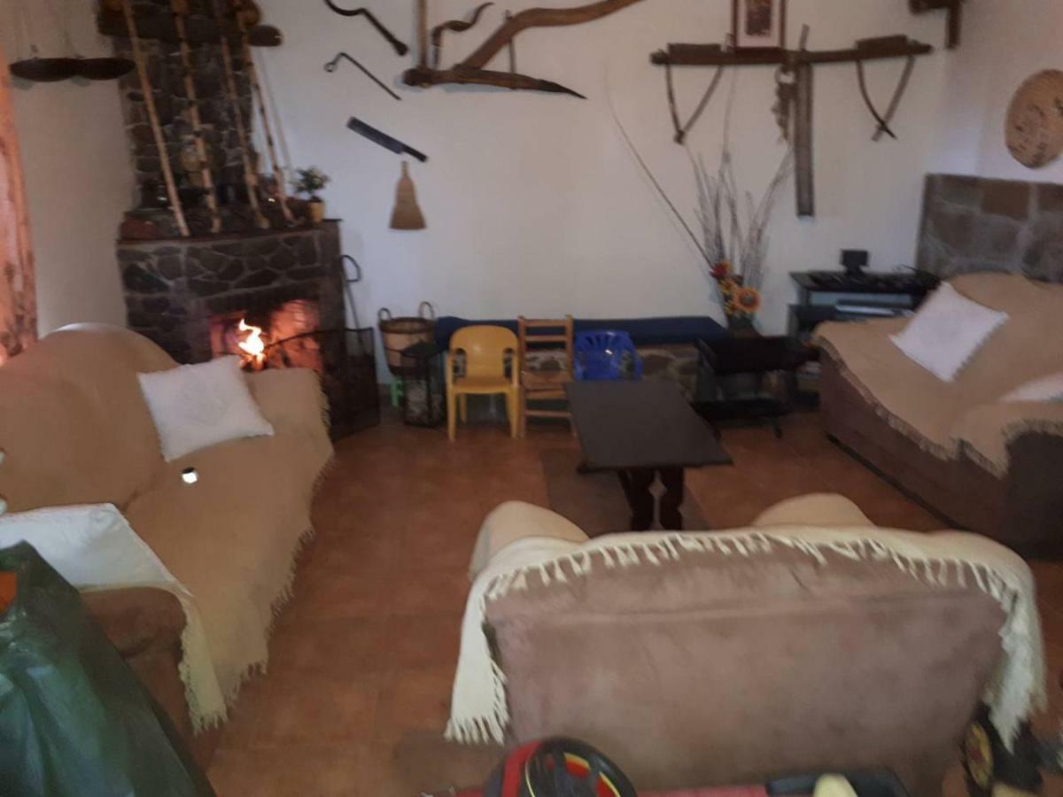 Agrompelo House *